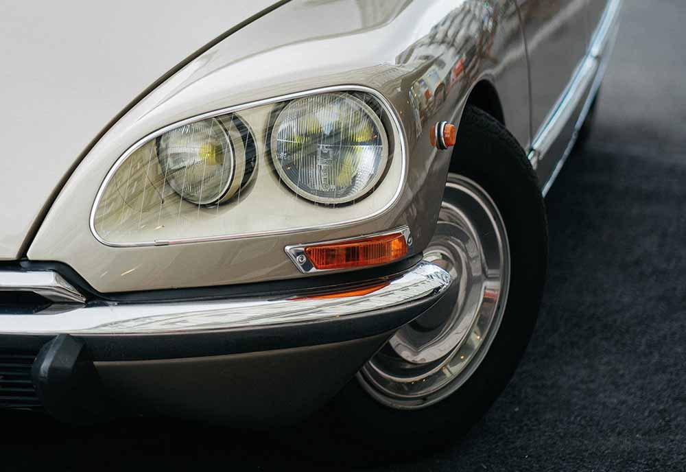 Close-up of the Citroen DS's front headlights