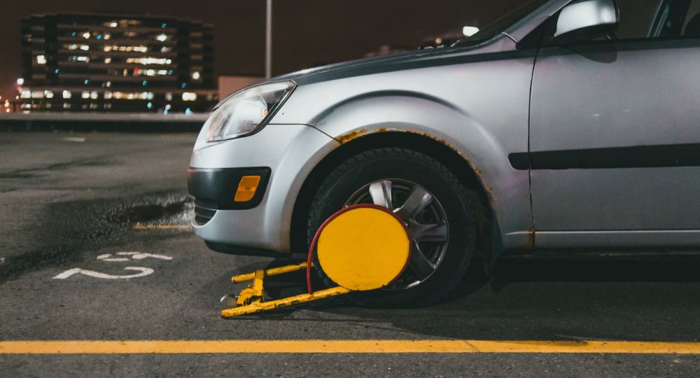 Car wheel with clamp