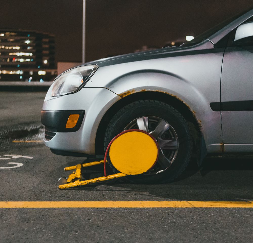 Car wheel with clamp